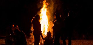 A tüzes kerék felbőszülten rontott a rétre A tüzes kerék felbőszülten rontott a rétre