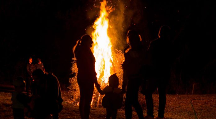 A tüzes kerék felbőszülten rontott a rétre A tüzes kerék felbőszülten rontott a rétre