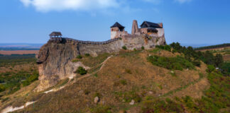 Boldogkő vára és a híres Oroszlánszikla