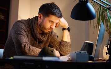 A digitális fáradtság: miért vagyunk kimerültek akkor is, ha egész nap csak ültünk?
