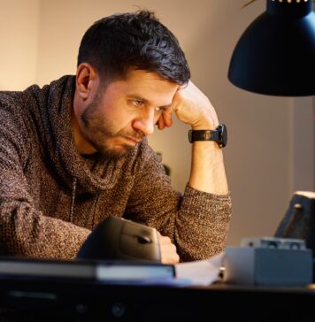 A digitális fáradtság: miért vagyunk kimerültek akkor is, ha egész nap csak ültünk?